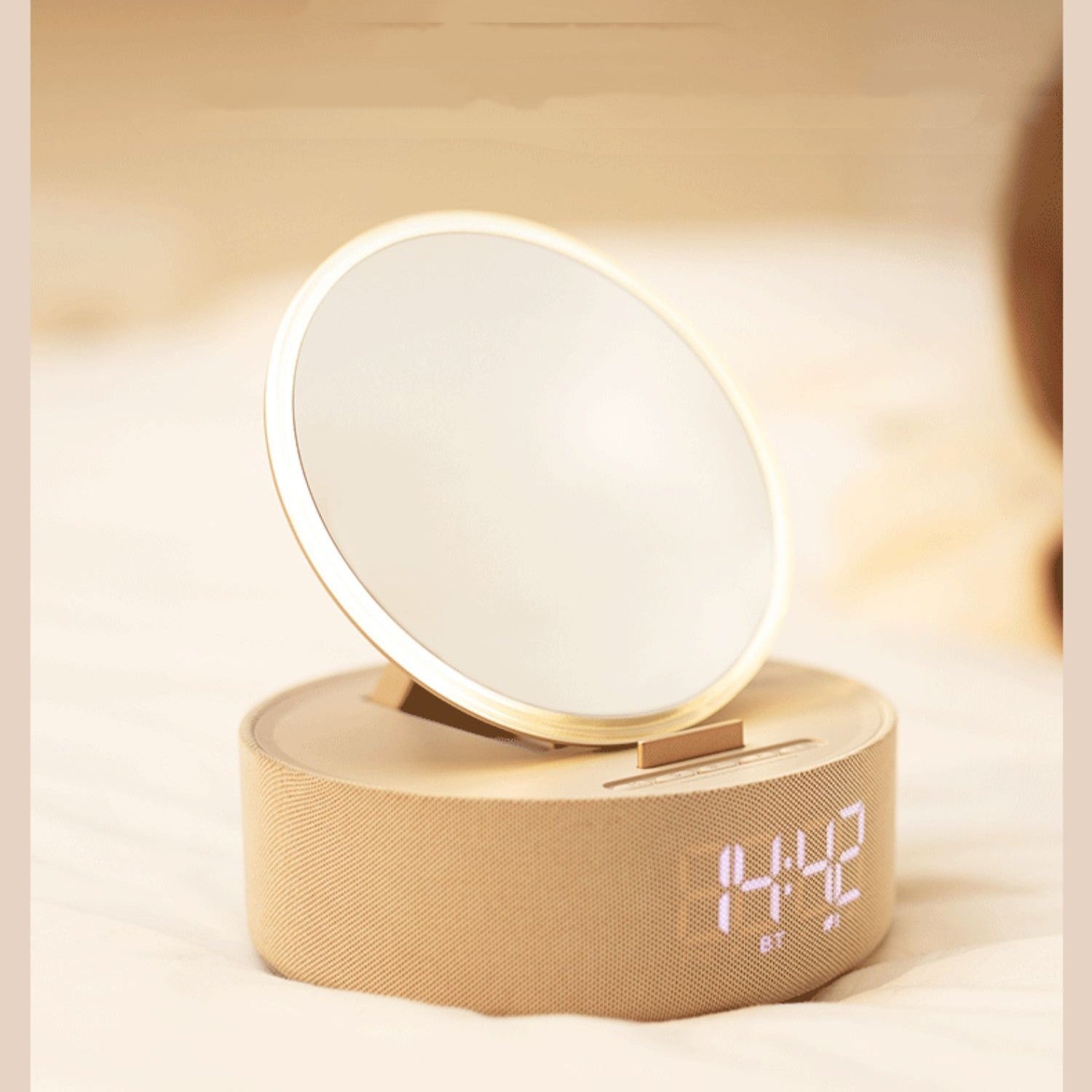 Monika Beauty Pageant Vertical Fast Charging Of Bedside Alarm Clock Wireless Charger